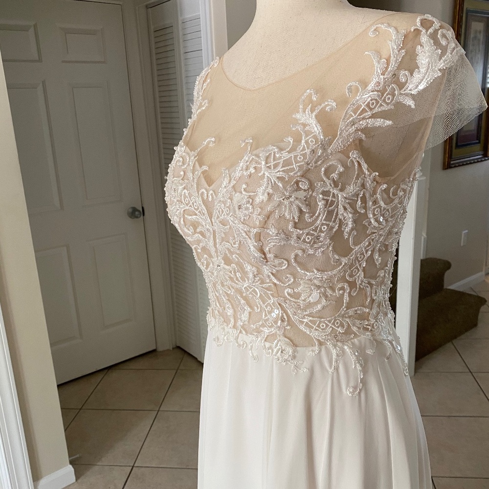Michelle Roth Wedding Dress - Picture 10 of 16